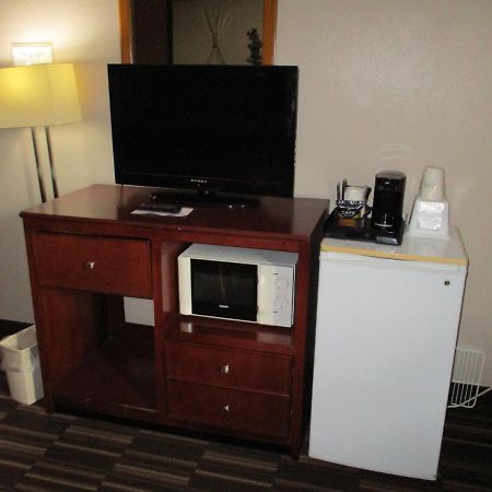 Hotel Super 8 By Wyndham Madison Extérieur photo