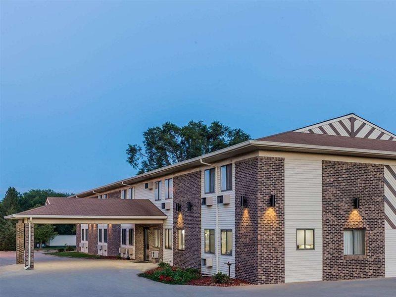 Hotel Super 8 By Wyndham Madison Extérieur photo