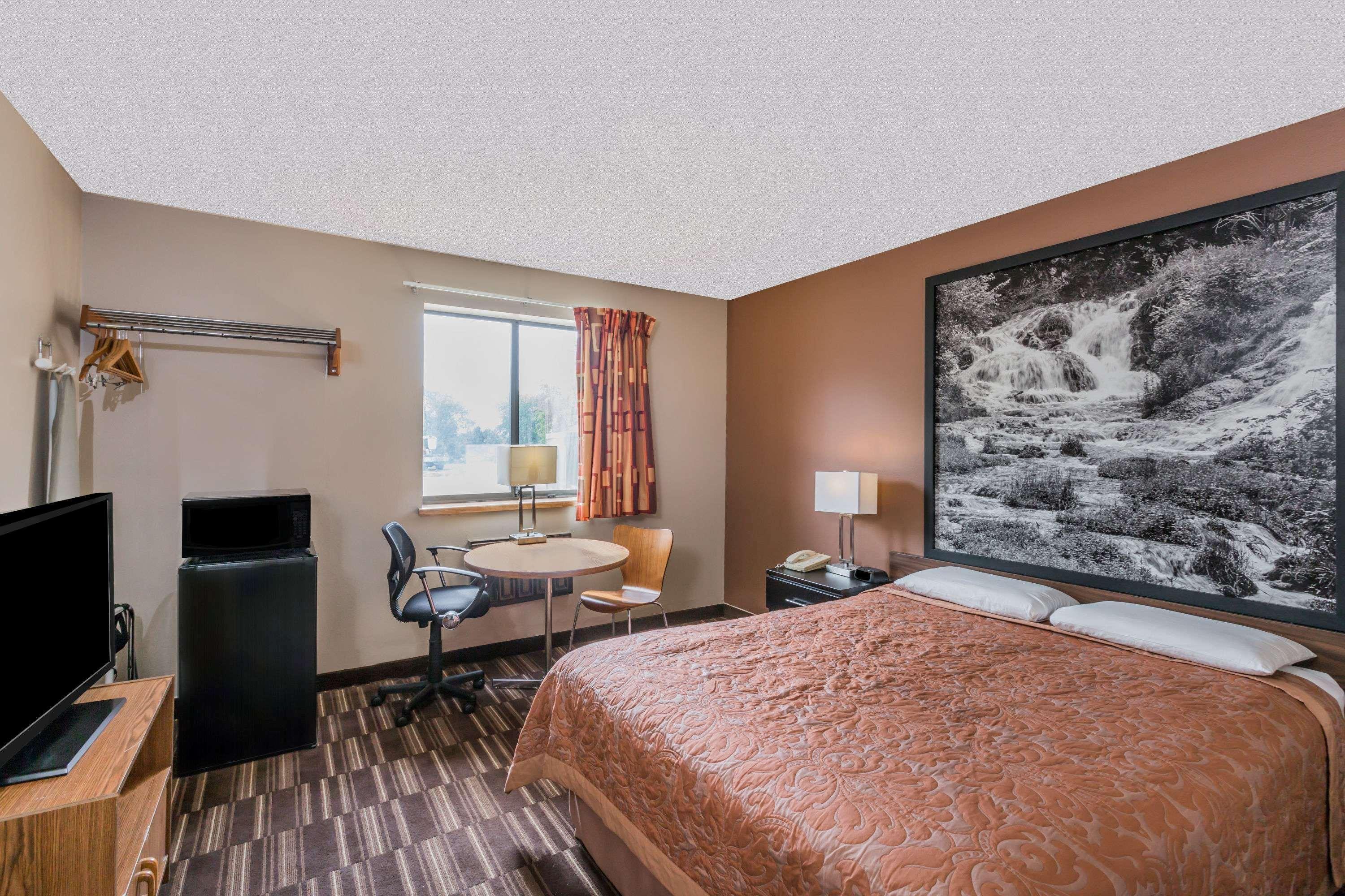 Hotel Super 8 By Wyndham Madison Extérieur photo