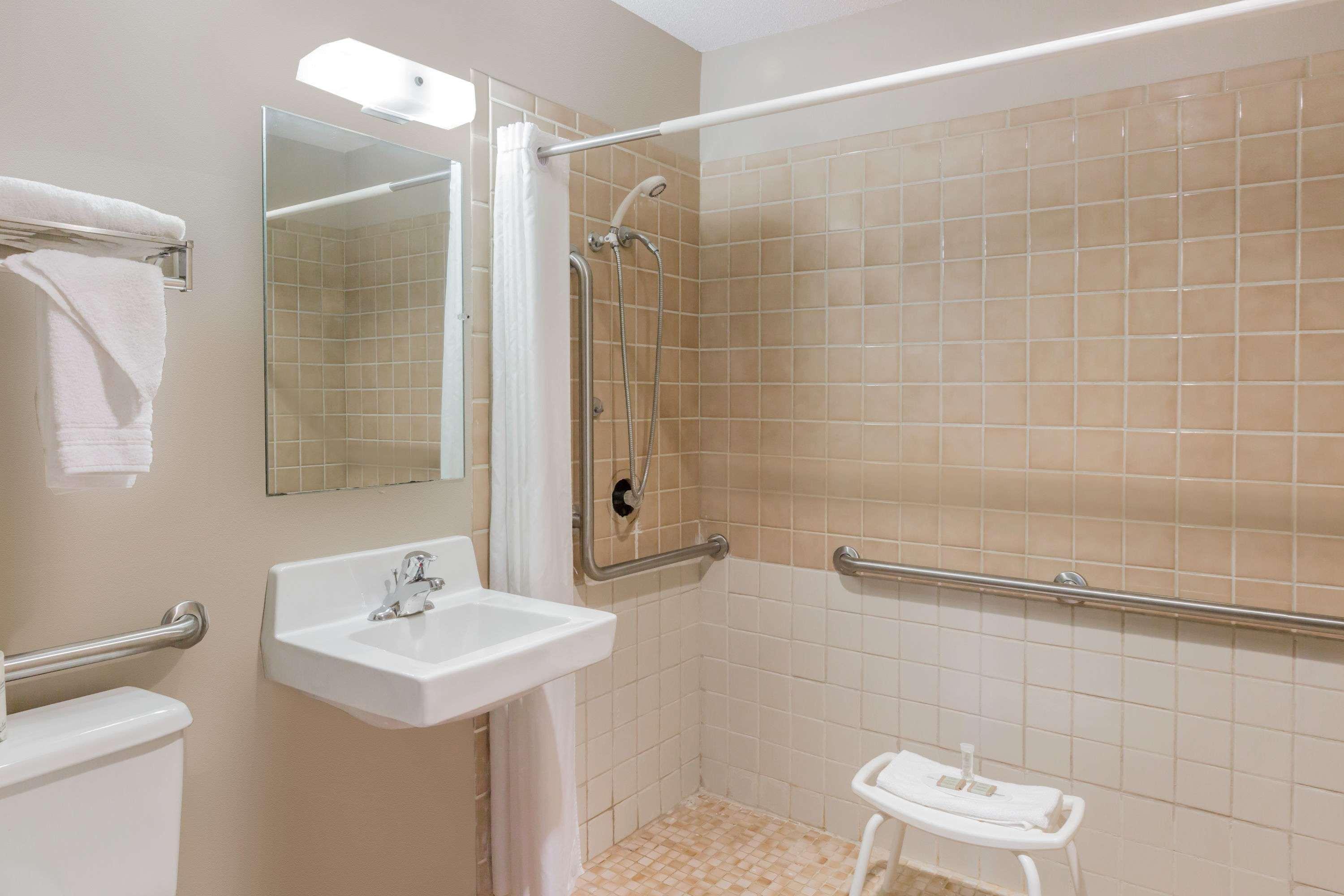 Hotel Super 8 By Wyndham Madison Extérieur photo