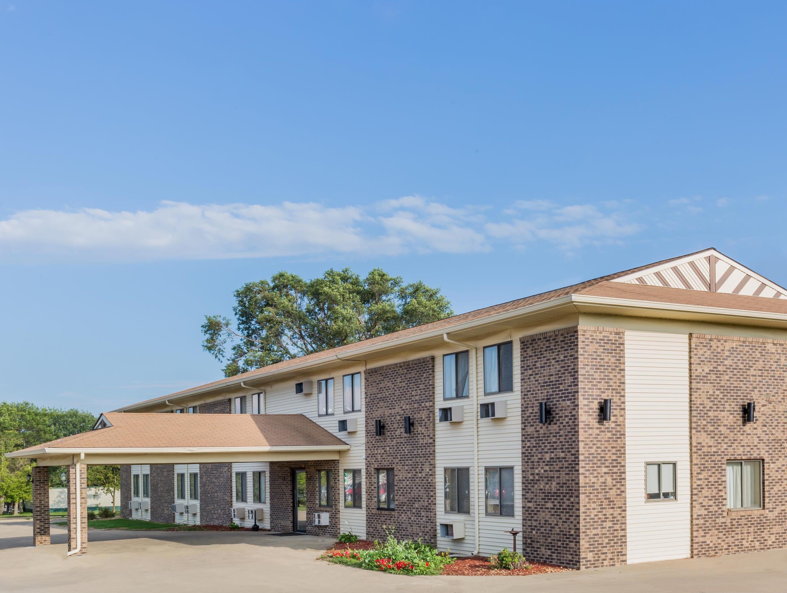 Hotel Super 8 By Wyndham Madison Extérieur photo