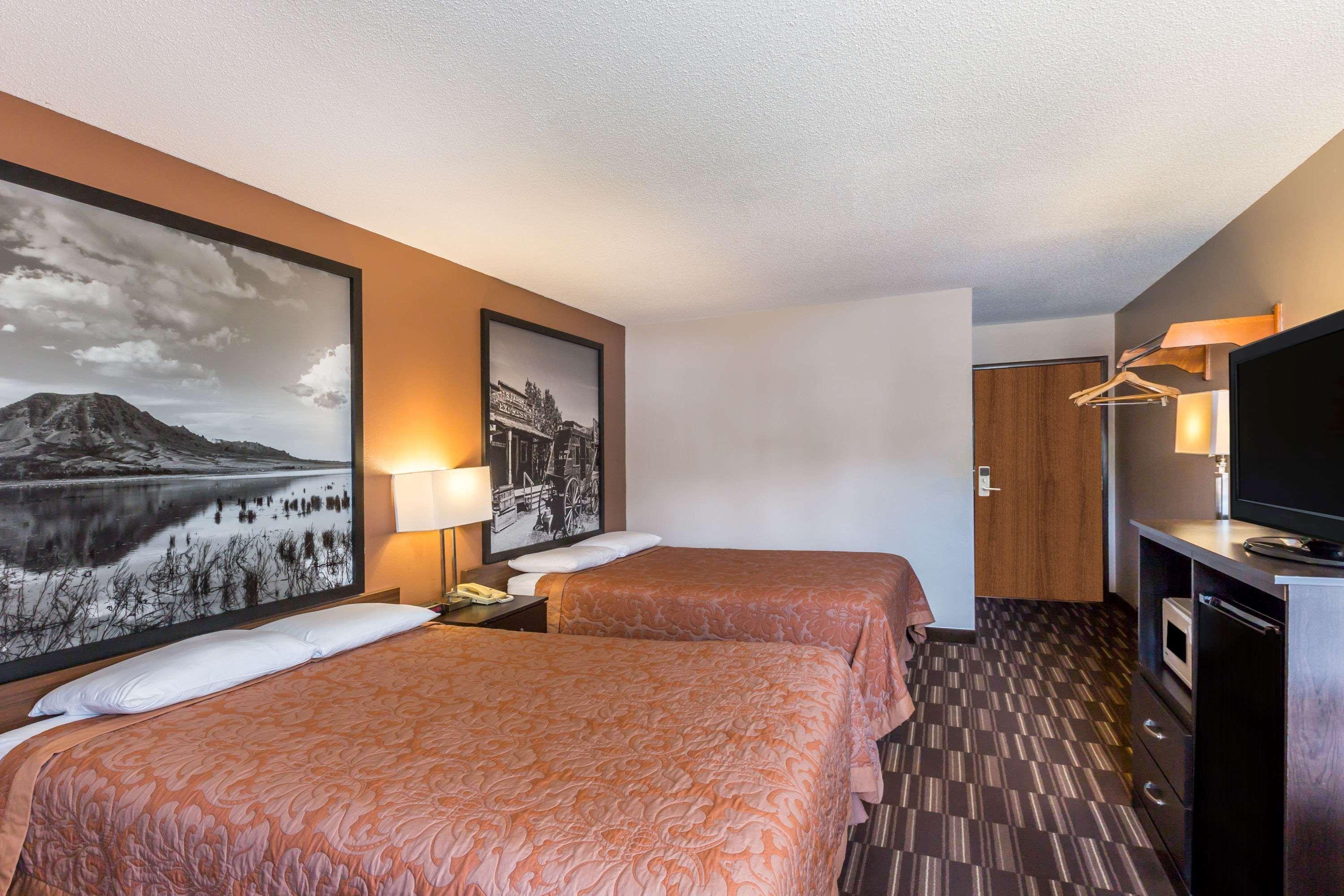 Hotel Super 8 By Wyndham Madison Extérieur photo