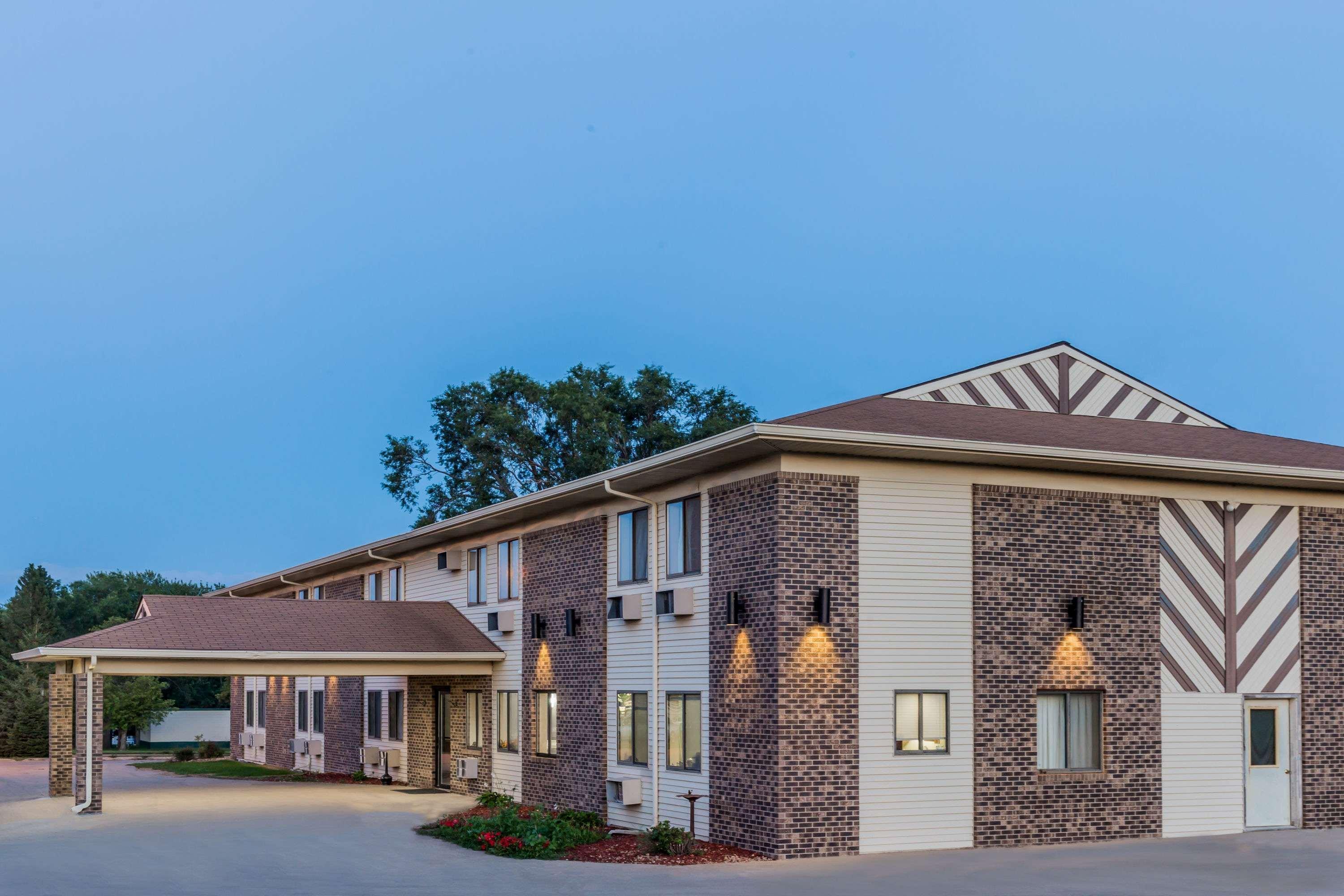 Hotel Super 8 By Wyndham Madison Extérieur photo