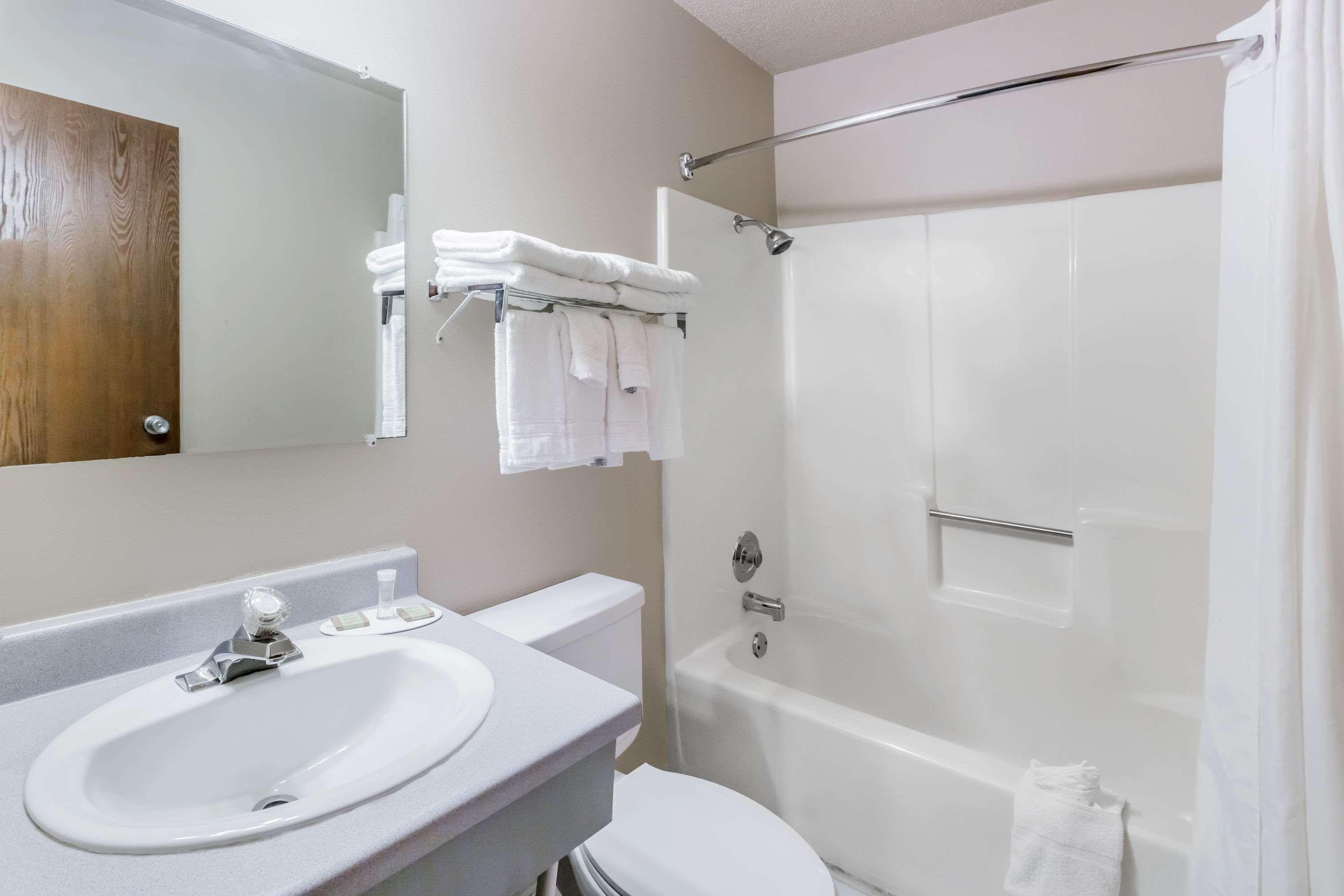 Hotel Super 8 By Wyndham Madison Extérieur photo