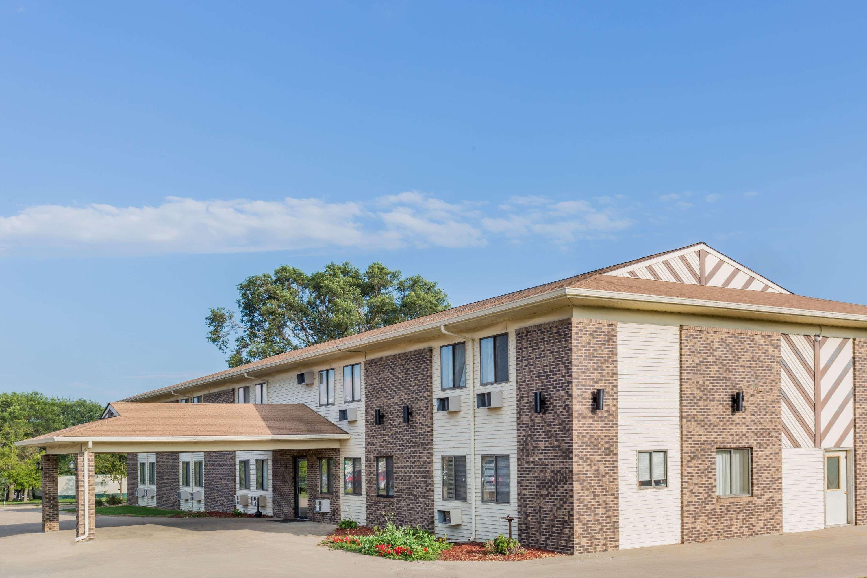 Hotel Super 8 By Wyndham Madison Extérieur photo